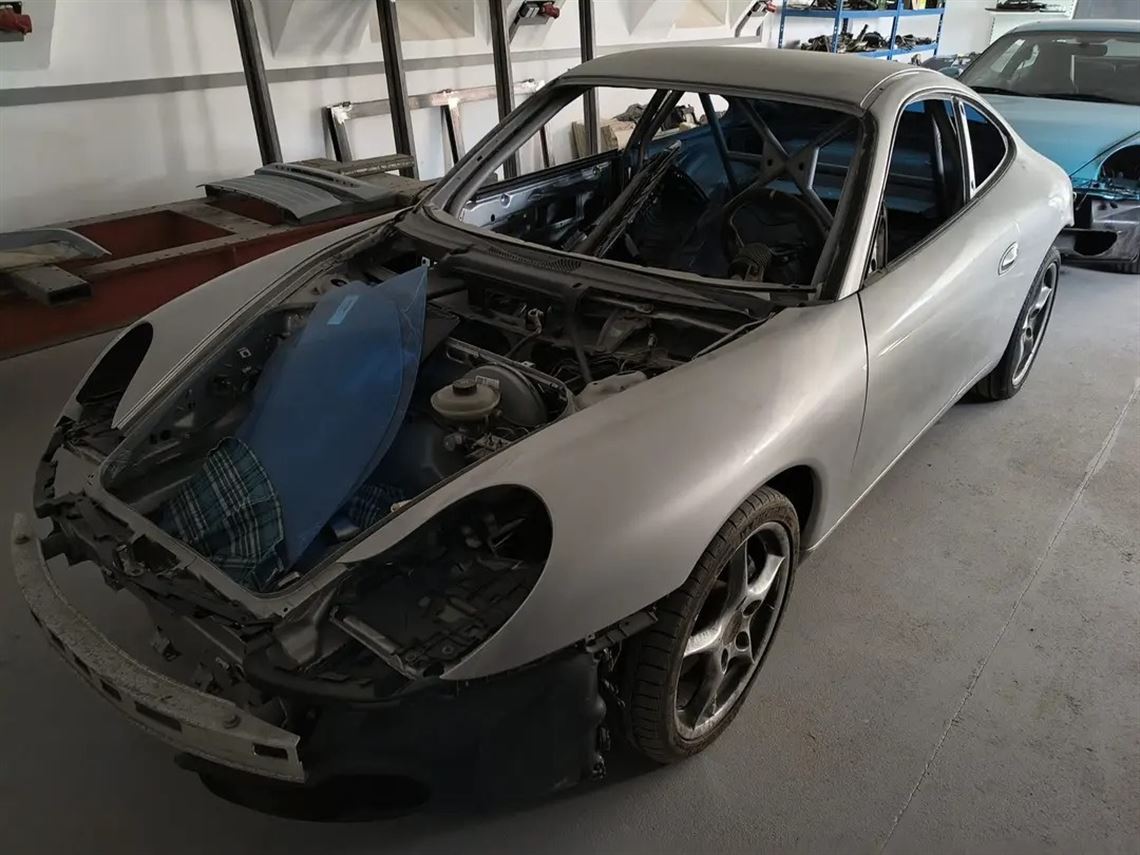 porsche-996-carrera-race-car
