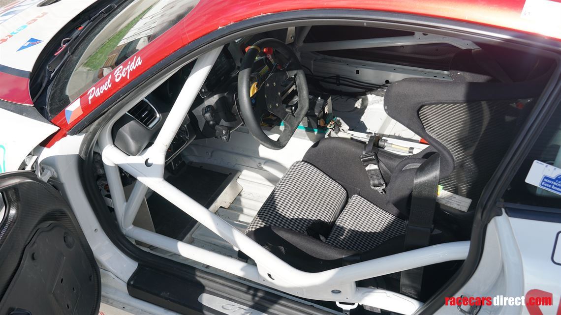 porsche-cayman-gt4-mr-981