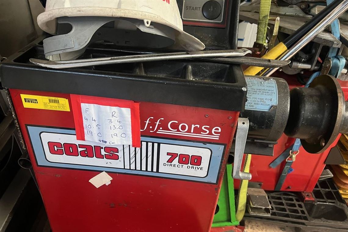 mobile-tyre-changing-balancing-machine