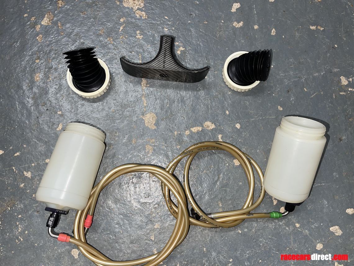 mercedes-f1-brake-reservoirs-bracket