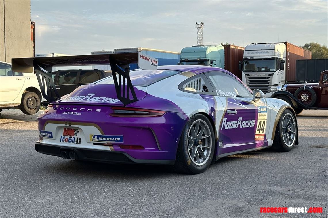 porsche-911-gt3-cup-car-9912
