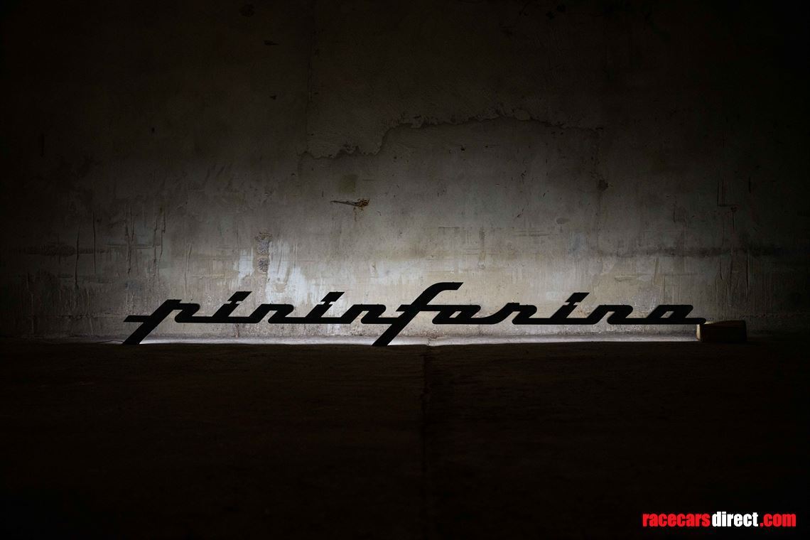 illuminated-pininfarina-sign