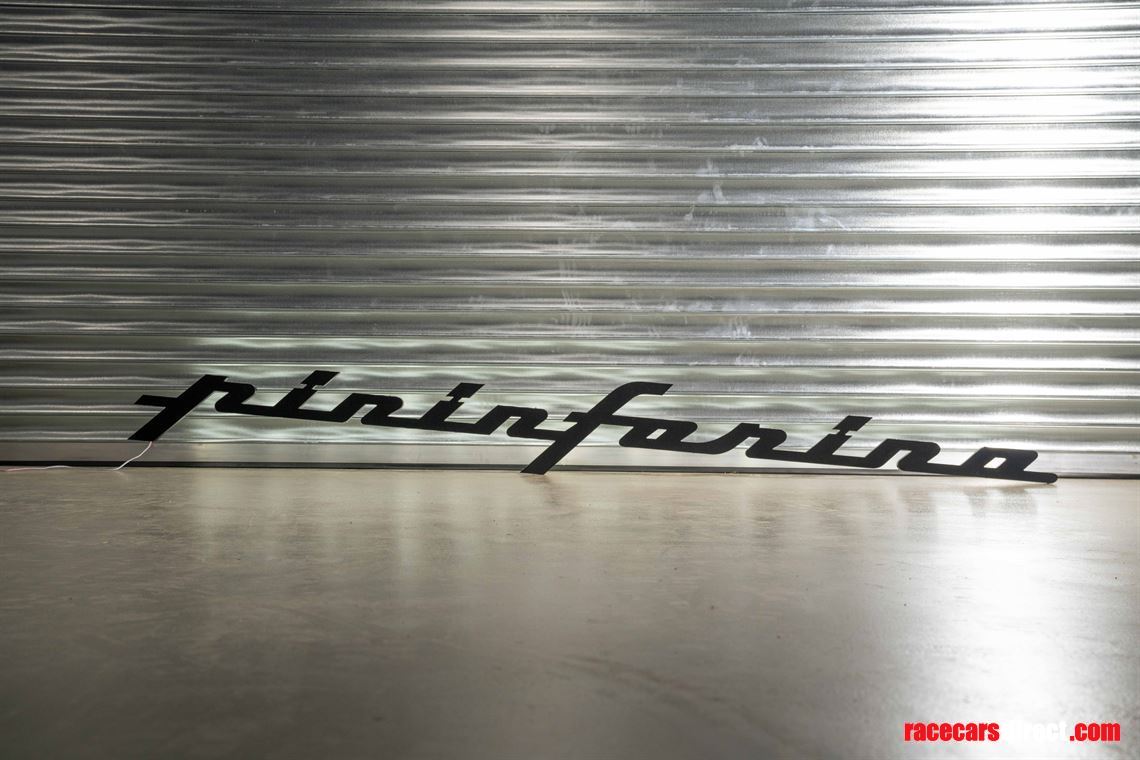 illuminated-pininfarina-sign