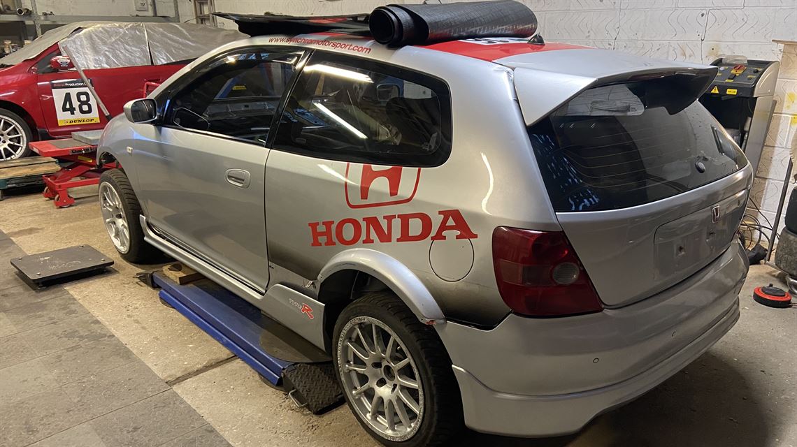 btcc-honda-civic-andy-priaulxs-2002-car-rolli