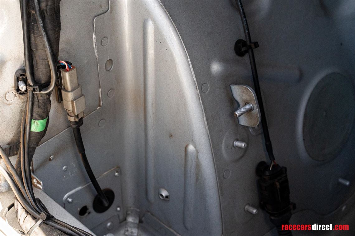 2022-and-2018-mercedes-benz-amg-gt4