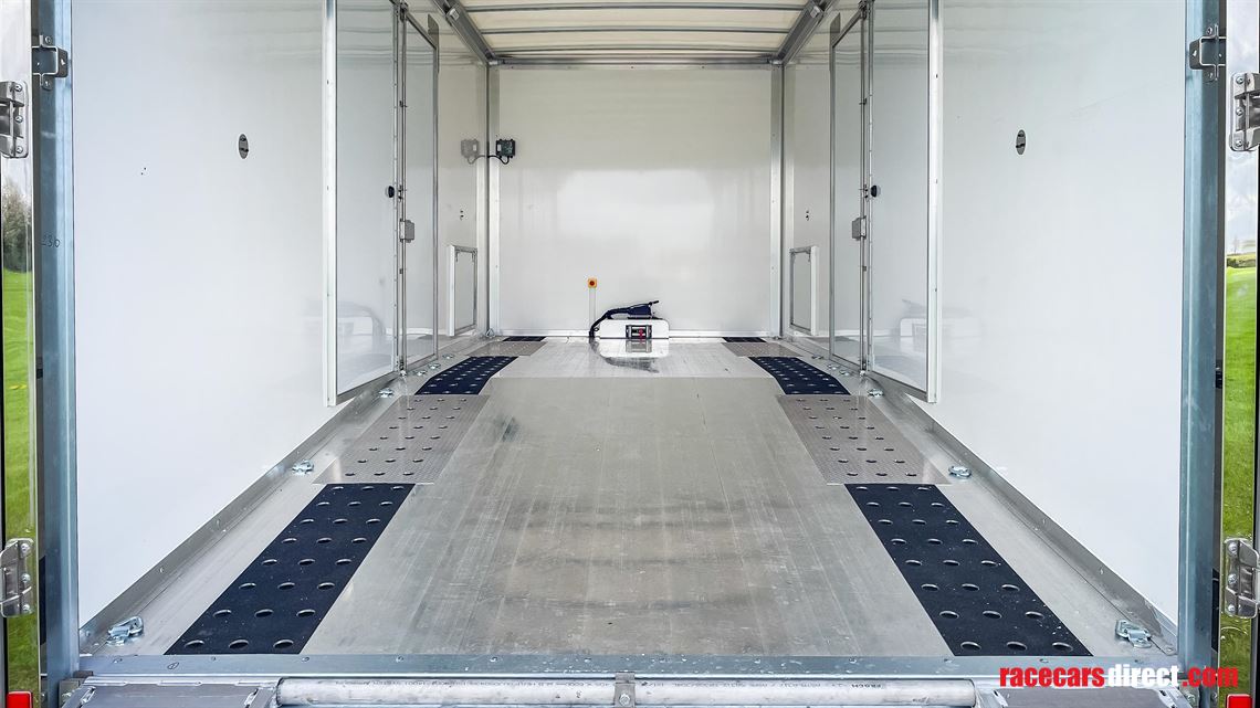 akfs-iveco-daily-7200kg-enclosed-race-car-tra