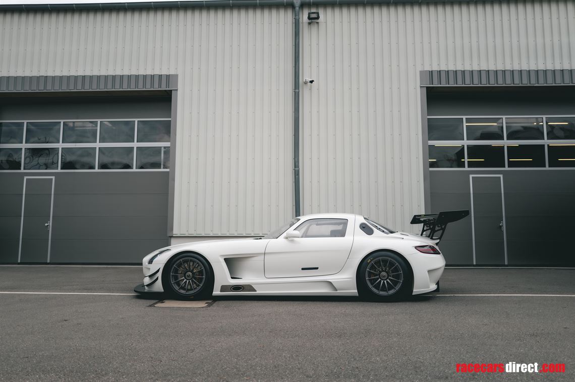 2011-mercedes-benz-sls-amg-gt3---restored