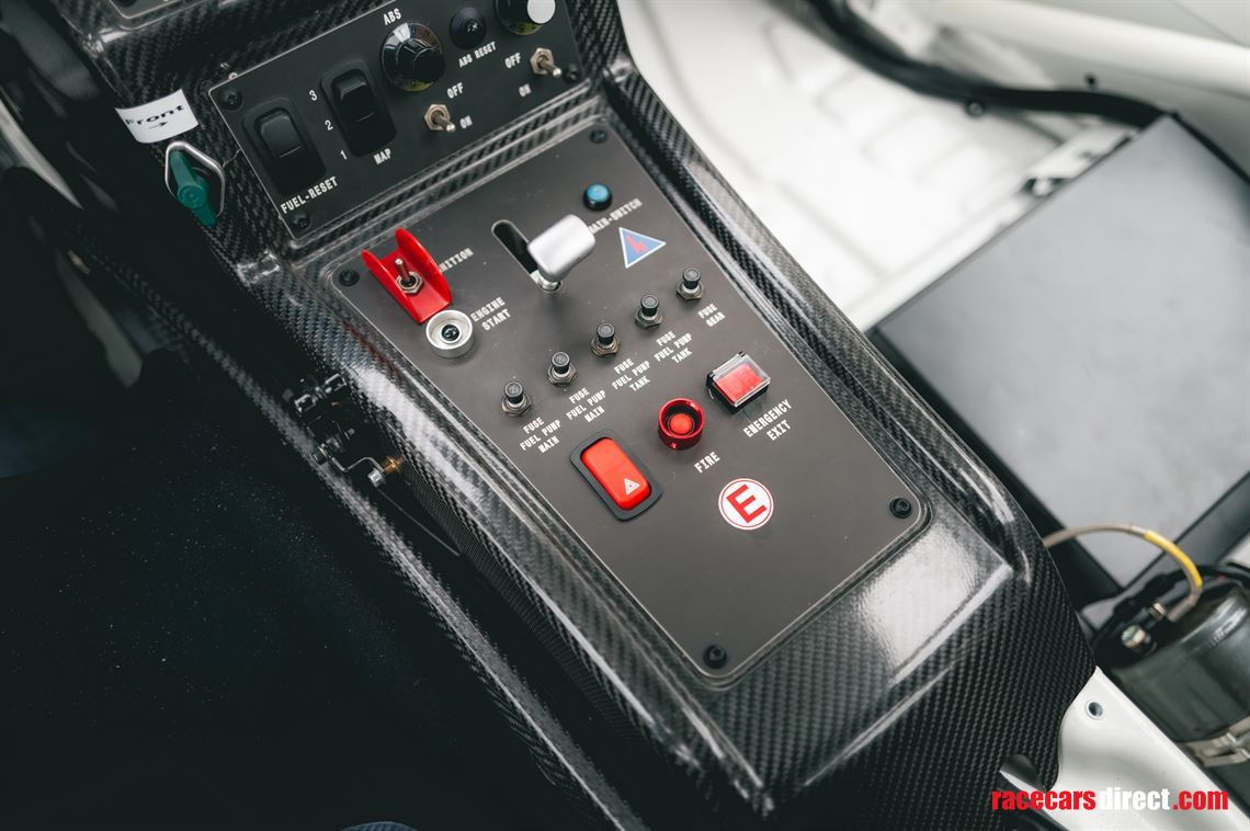 2011-mercedes-benz-sls-amg-gt3---restored