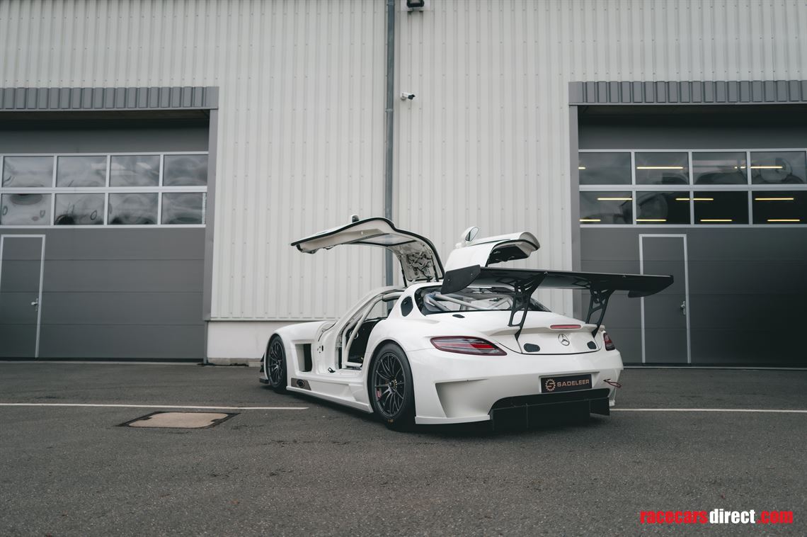 2011-mercedes-benz-sls-amg-gt3---restored