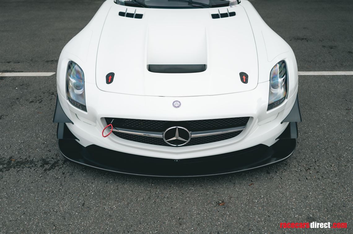 2011-mercedes-benz-sls-amg-gt3---restored
