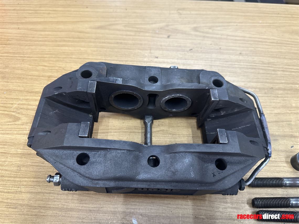 alcon-4-pot-gt-brake-callipers-ginetta-381413