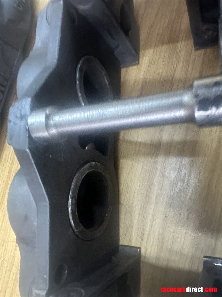 alcon-4-pot-gt-brake-callipers-ginetta-381413