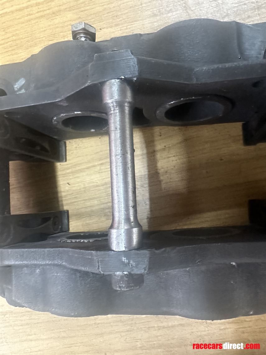 alcon-4-pot-gt-brake-callipers-ginetta-381413