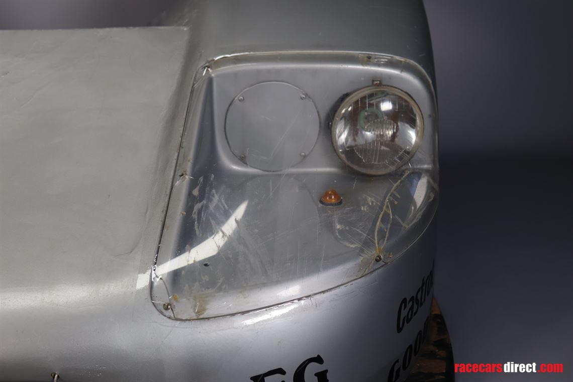 mercedes-benz-c9-sauber-front-bonnet-nr-1-gro