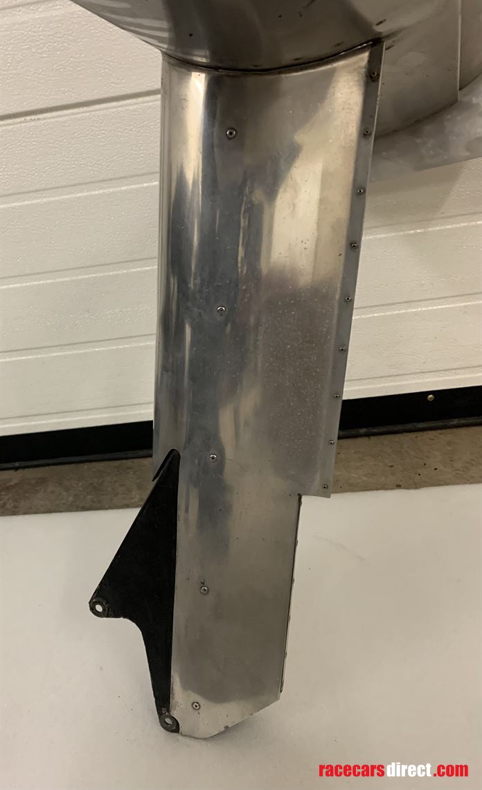 formula-ford-2000-rear-wing