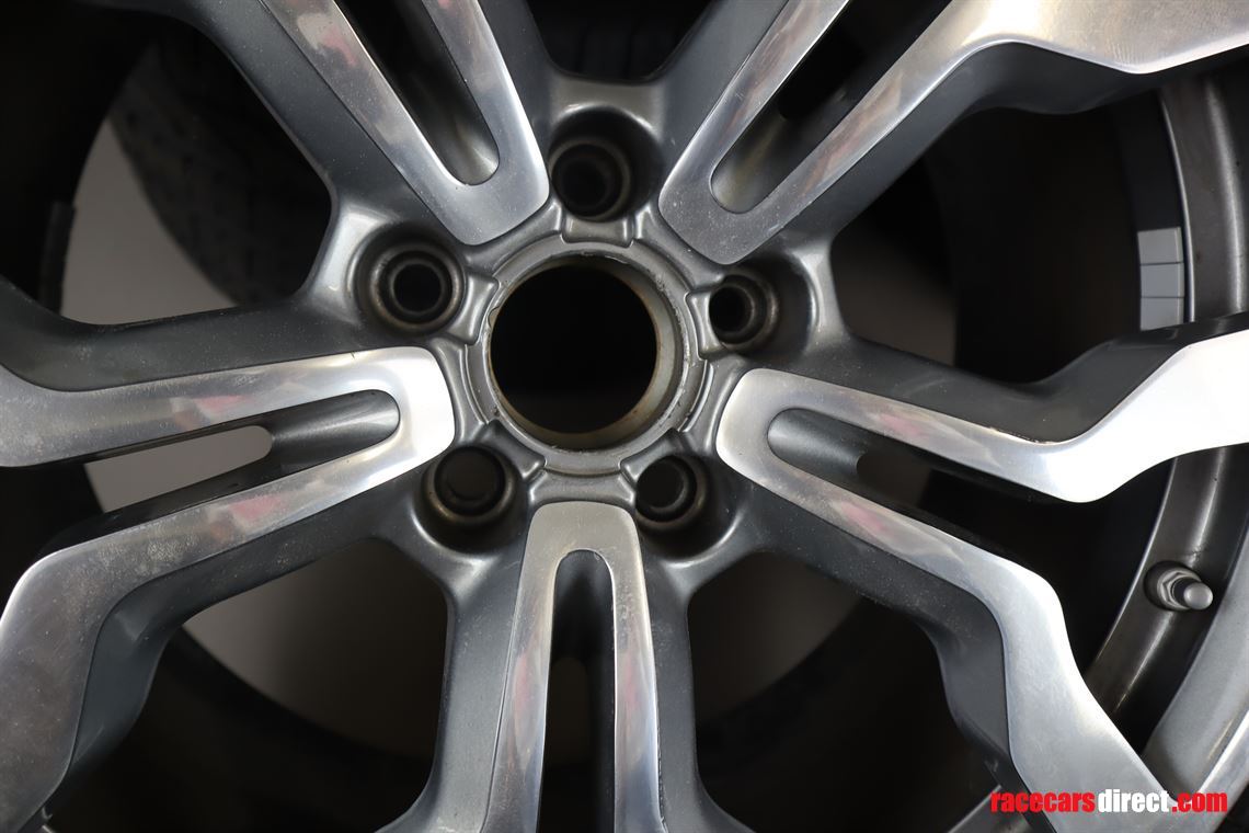 audi-r8-v10-wheels-with-tires