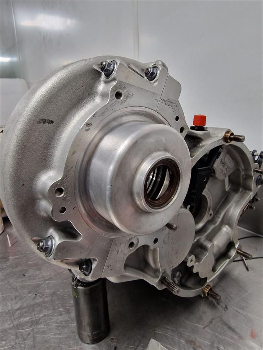 xtrac-1046-sequential-6-speed-gearbox