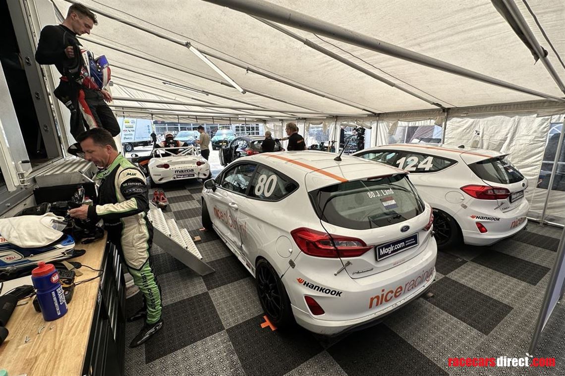 renault-magnuim-ae-truck-with-upholstered-rac