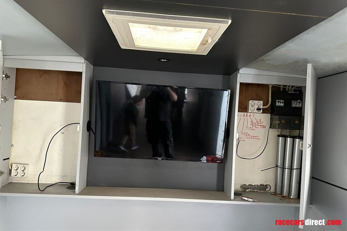 renault-magnuim-ae-truck-with-upholstered-rac