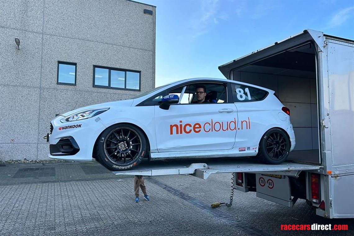 renault-magnuim-ae-truck-with-upholstered-rac