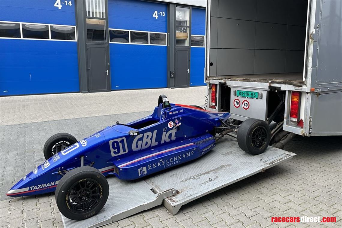 renault-magnuim-ae-truck-with-upholstered-rac