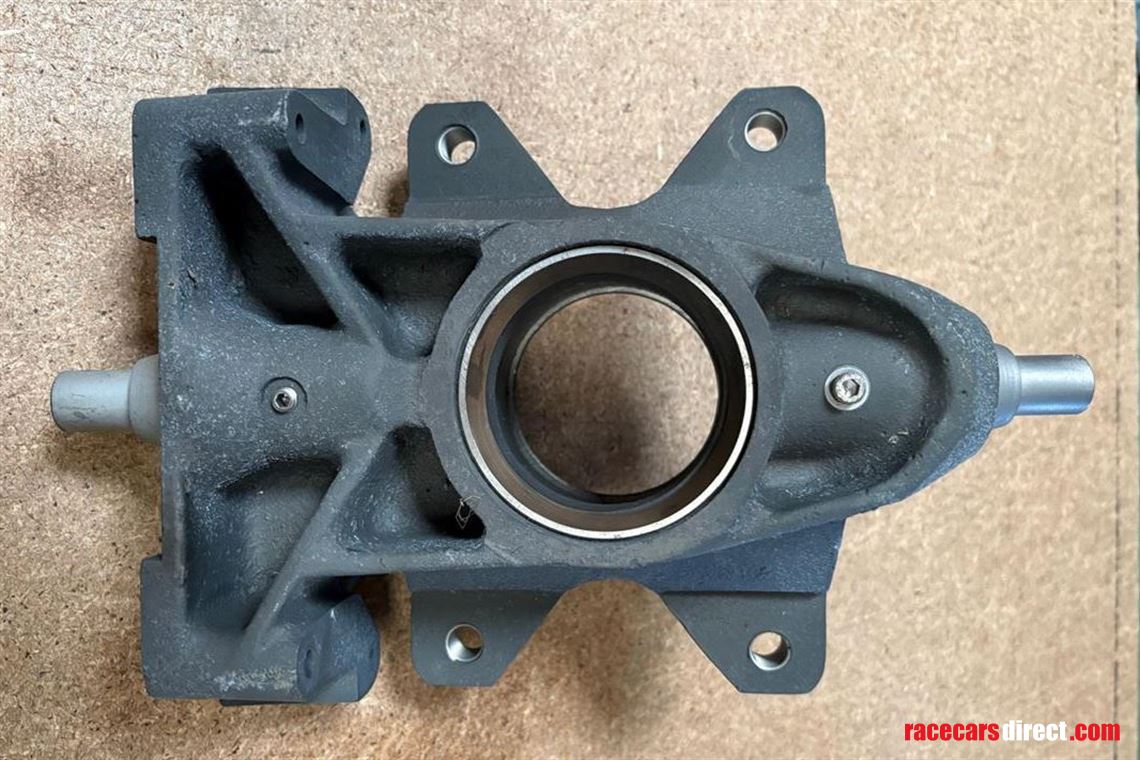 lola-t210-212-front-hub-carrier-magnesium