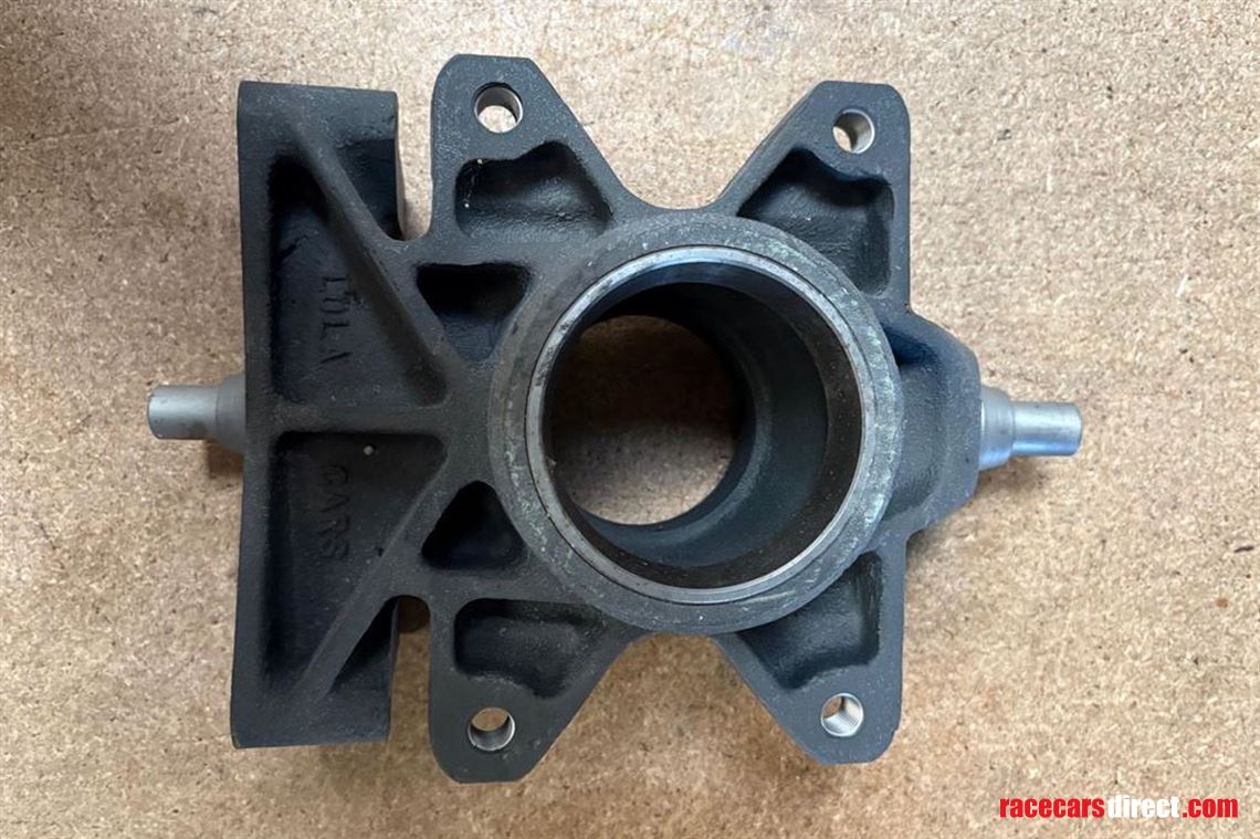 lola-t210-212-front-hub-carrier-magnesium