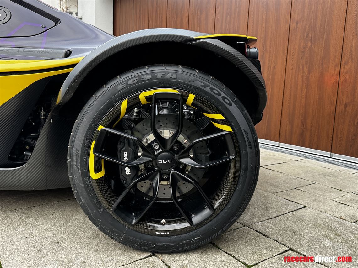 bac-mono-w-114-road-legal-only-1600km-305hp