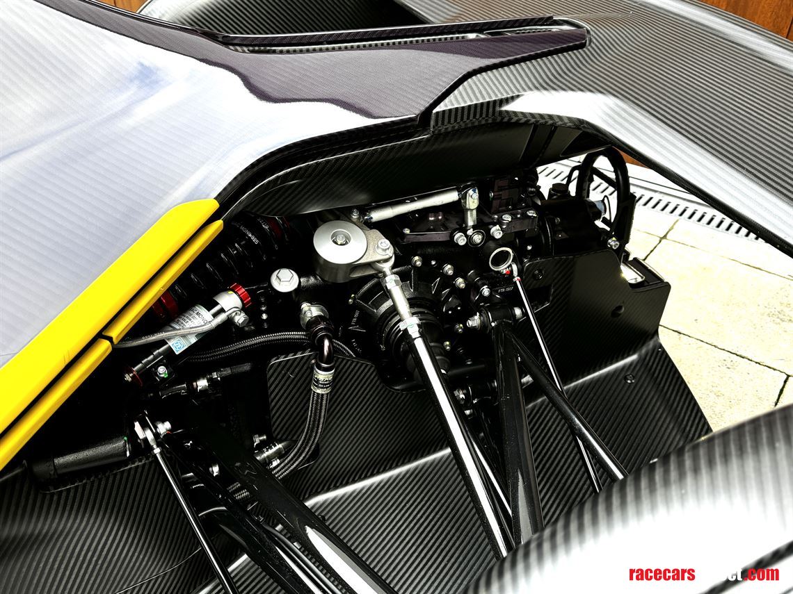 bac-mono-w-114-road-legal-only-1600km-305hp