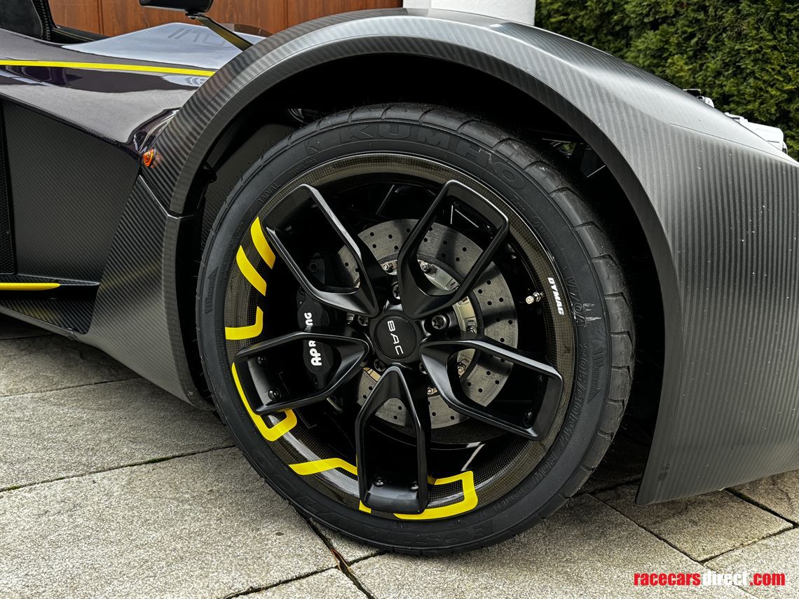 bac-mono-w-114-road-legal-only-1600km-305hp