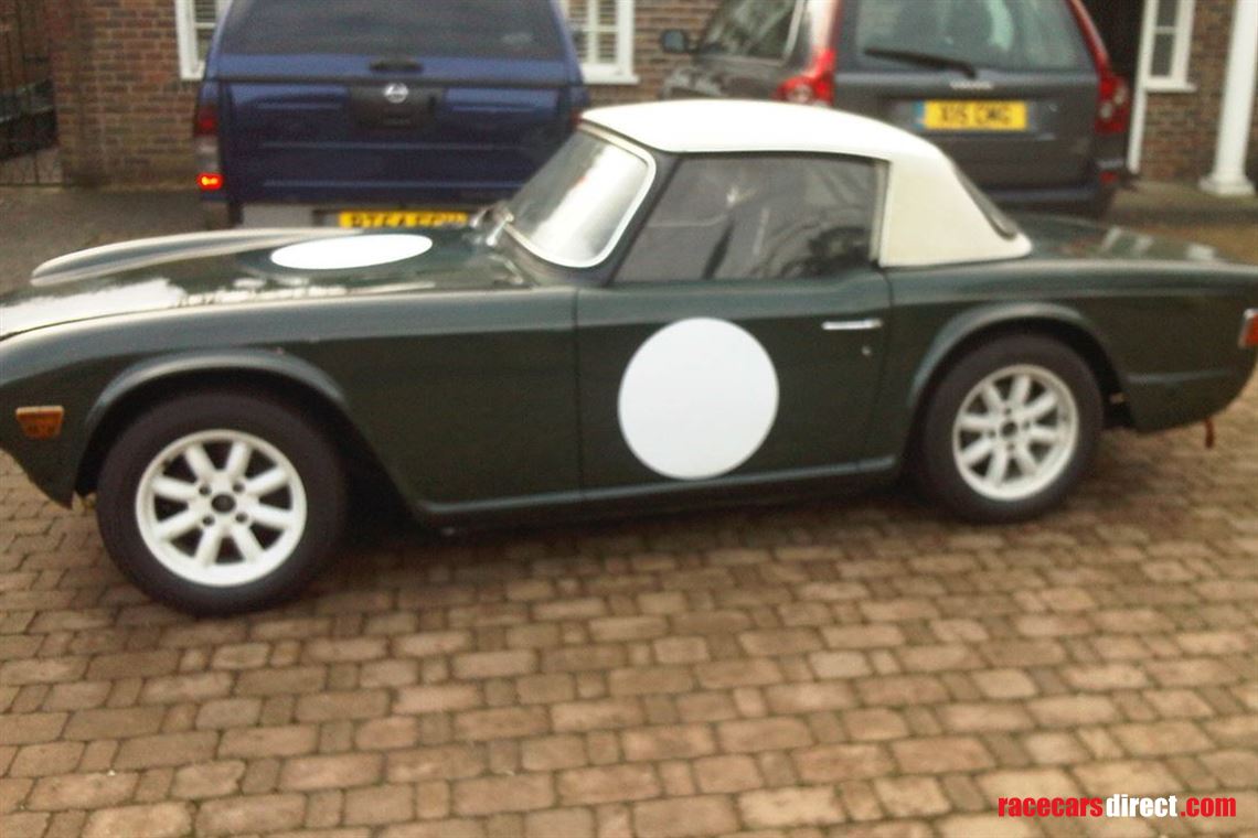 triumph-tr6-historic-race-car