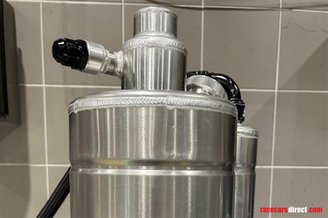 dry-sump-tank-with-oil-catch-tank