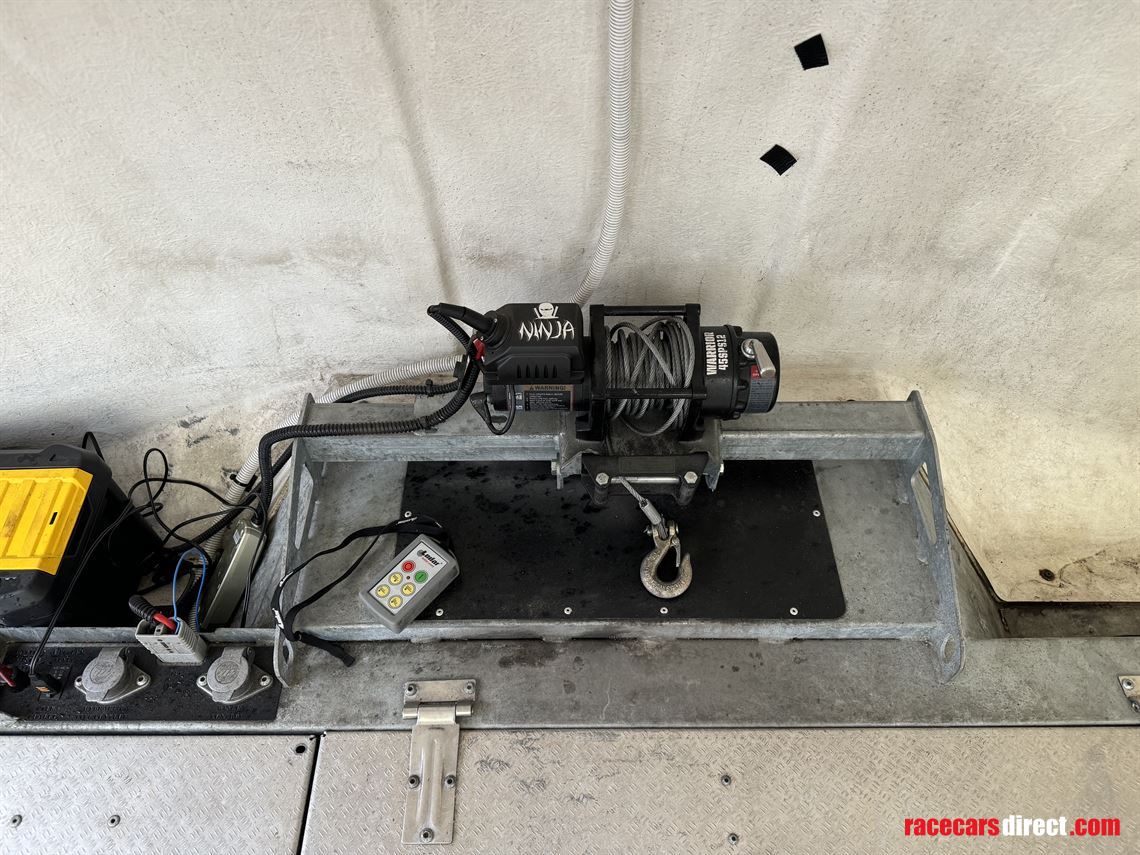 brian-james-race-transporter-60m-x-23m