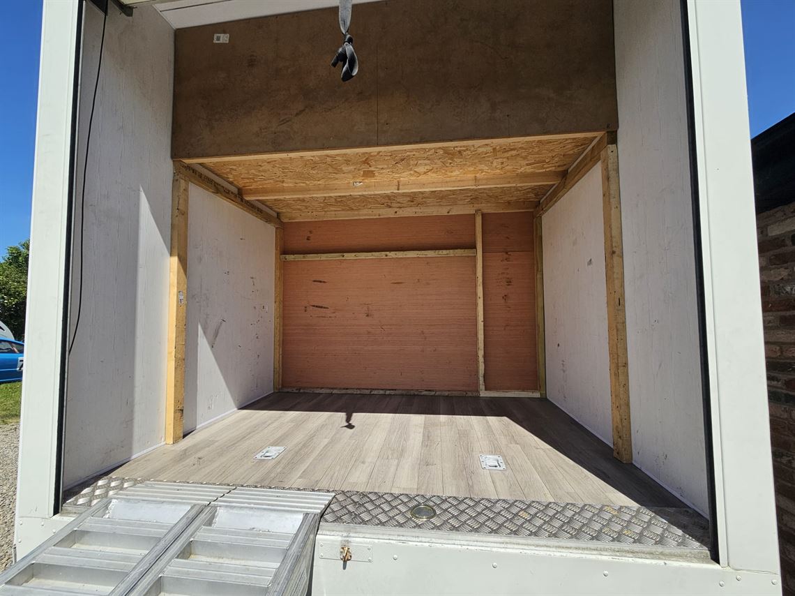 motorhome-and-trailer-rig