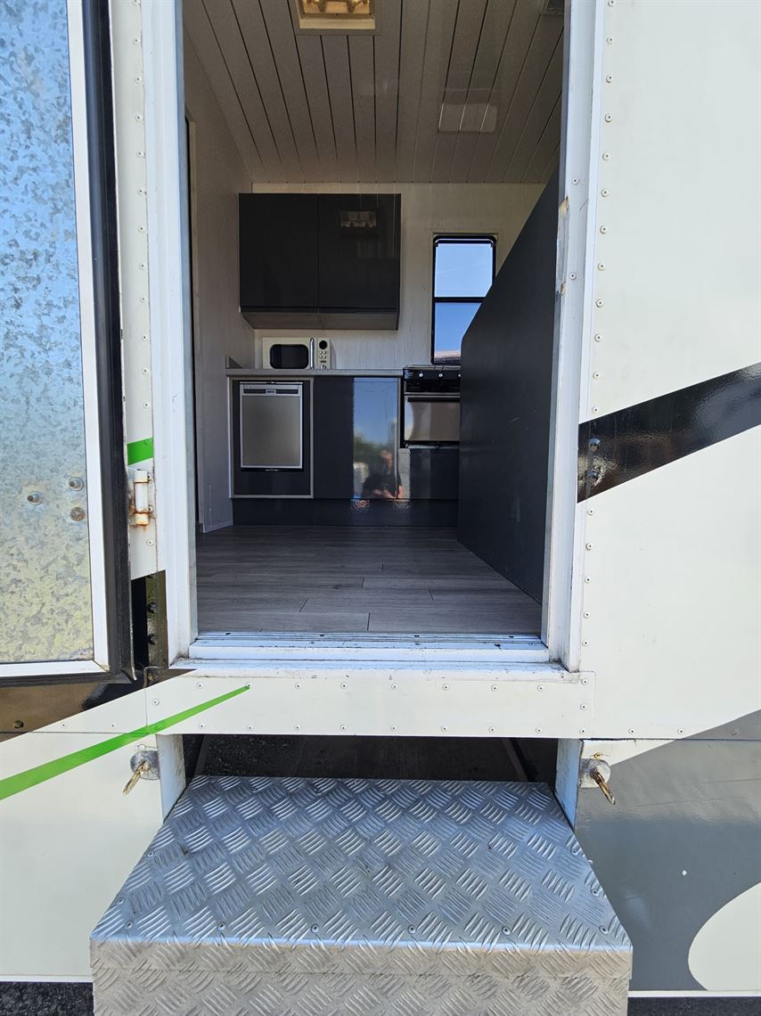 motorhome-and-trailer-rig