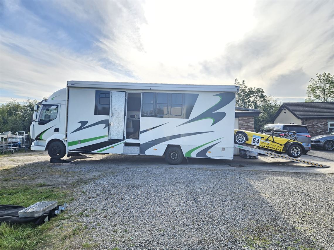 motorhome-and-trailer-rig