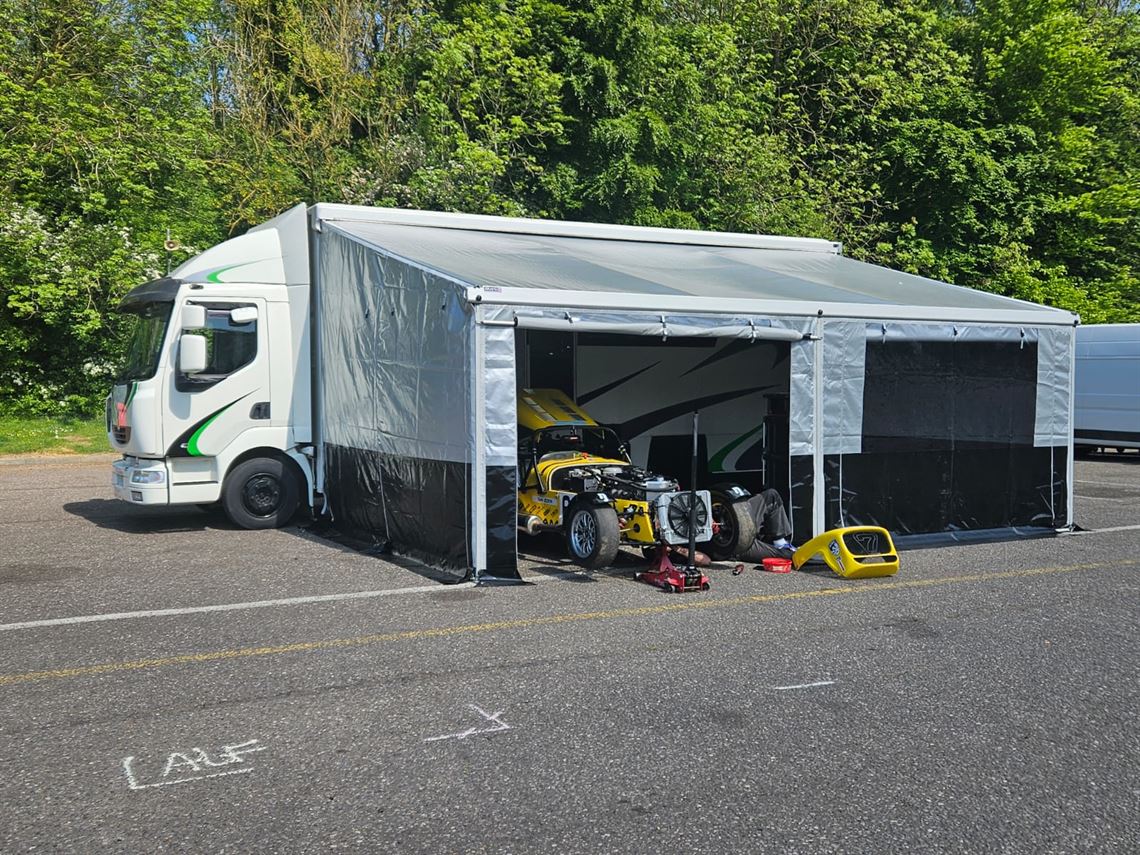 motorhome-and-trailer-rig