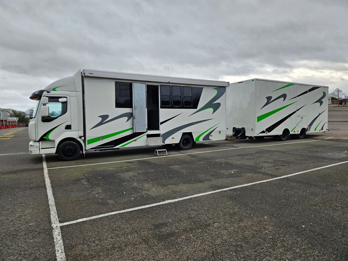 motorhome-and-trailer-rig