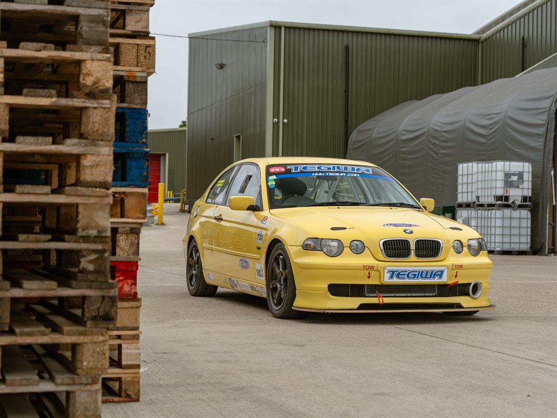 bmw-e46-325ti-compact