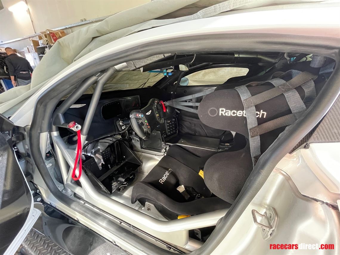 aston-martin-vantage-gt4---new-2025-model