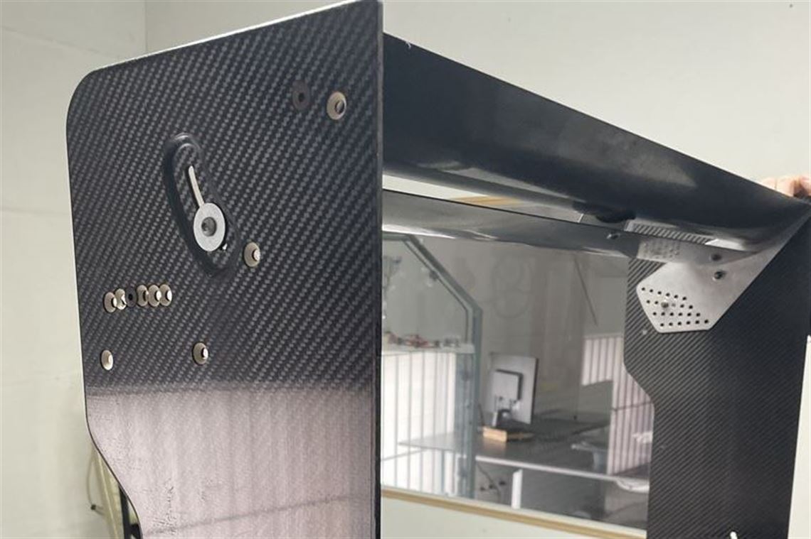 Rear F3 carbon fiber with g/box mounting assy