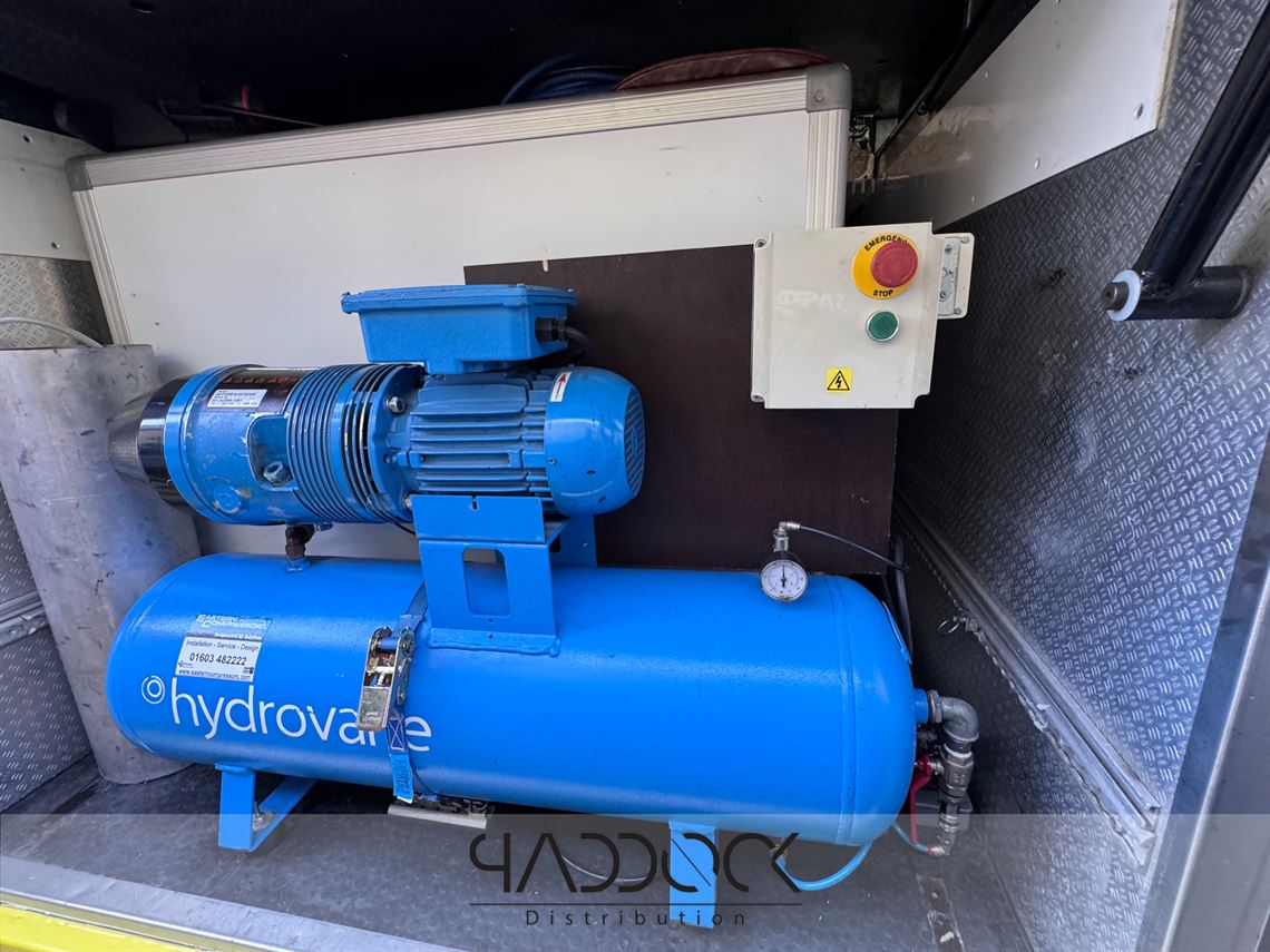 racing-trailer-wmt-invicta-racing-formula-2-i