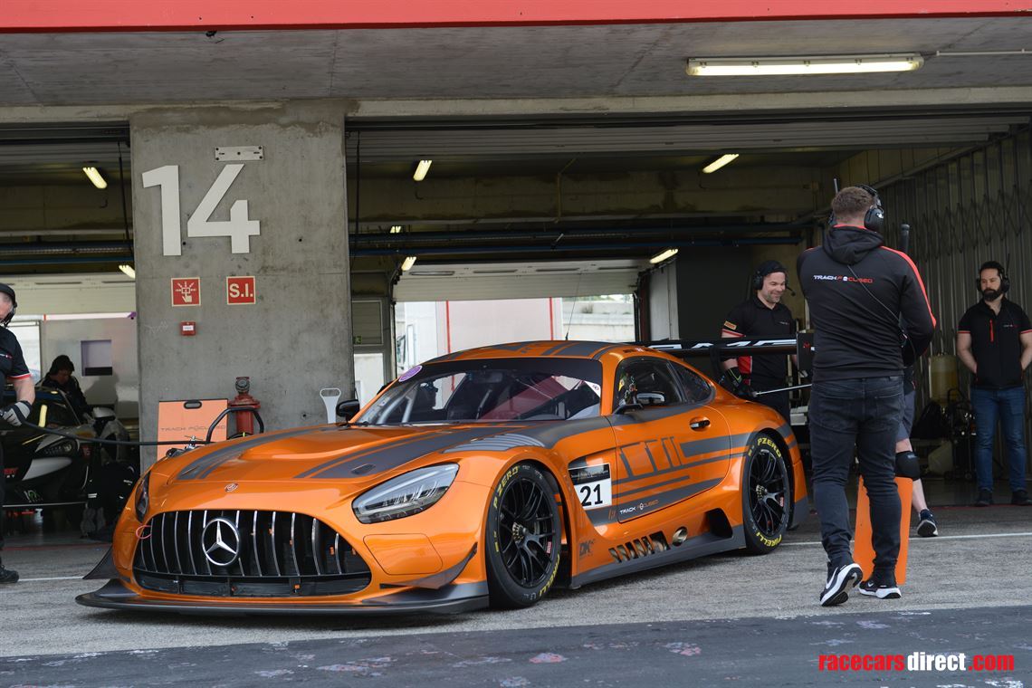 mercdes-amg-gt3-evo-2023---1800-kms-as-new