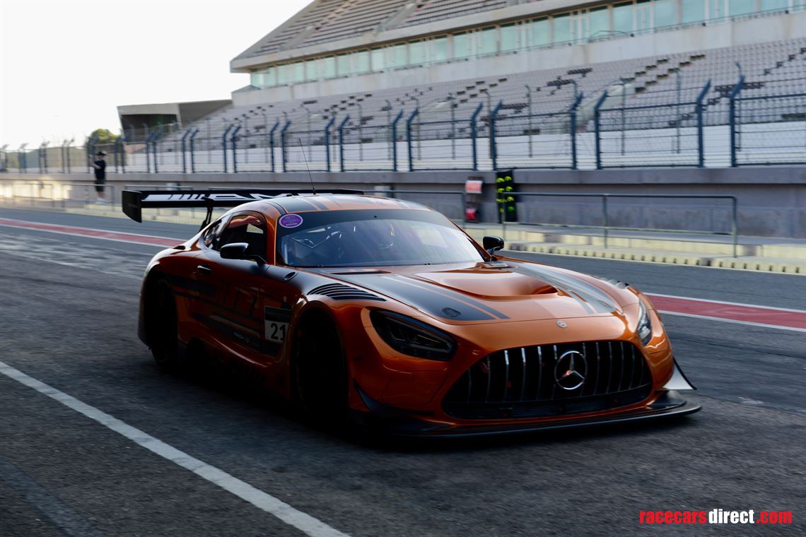 mercdes-amg-gt3-evo-2023---1800-kms-as-new