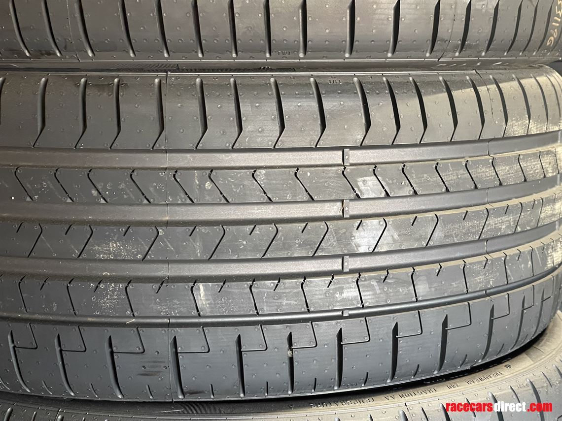 mc-mclaren-2253520-tyres