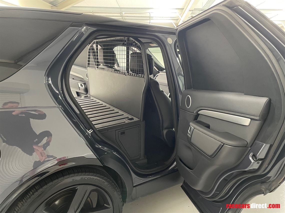 land-rover-discovery-dynamic-hse-d-mhev-auto