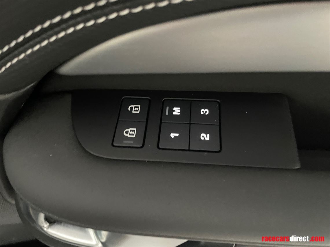 land-rover-discovery-dynamic-hse-d-mhev-auto