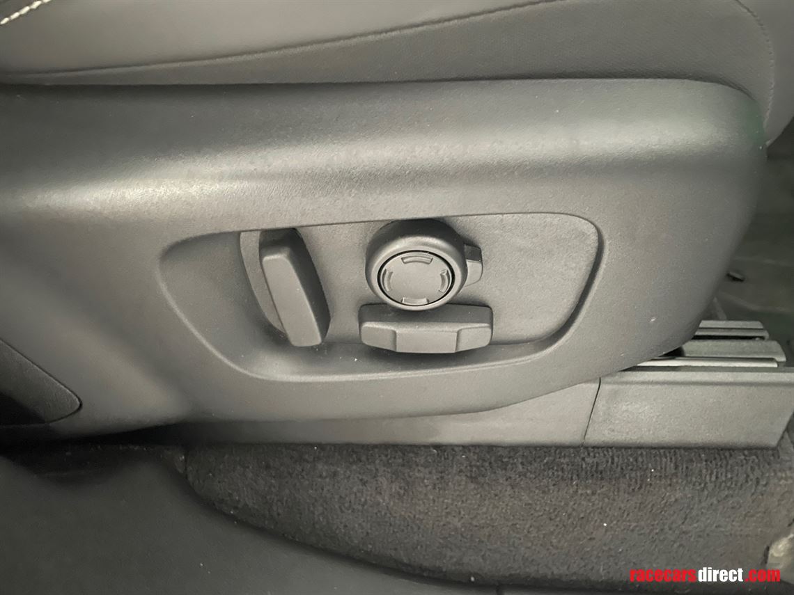 land-rover-discovery-dynamic-hse-d-mhev-auto