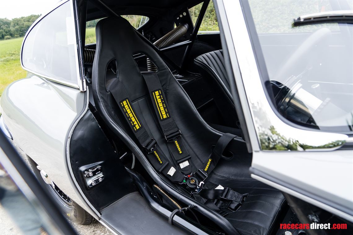 race-winning-1962-jaguar-e-type-series-1-fhc