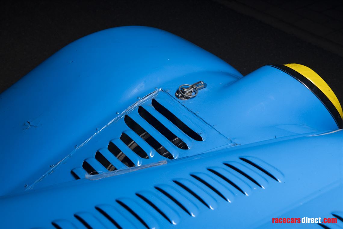 morgan-plus-8-gtr-big-blue